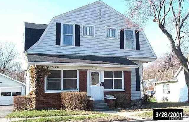 711 W Kirkwood Avenue - 711 West Kirkwood Avenue, Bloomington, IN 47404