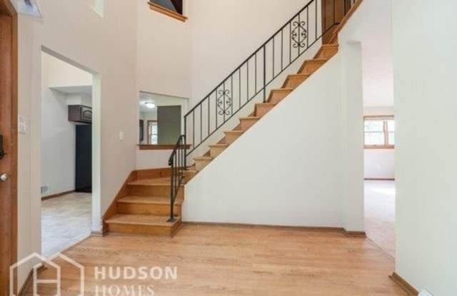 540 Lisa Drive Gallery 2