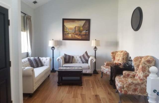 2110 Marshallfield Ln Gallery 3