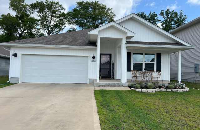 Woodlands 4 bed 2 bath gem ! photos photos