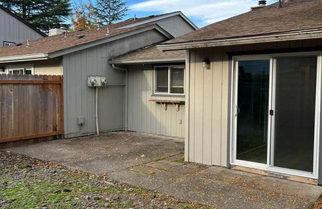 (882) Grant Circle Home - 2 Bedroom / 2 Bathroom Gallery 4