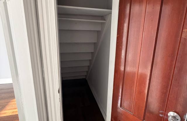17 Hobson Avenue - 2 photos photos