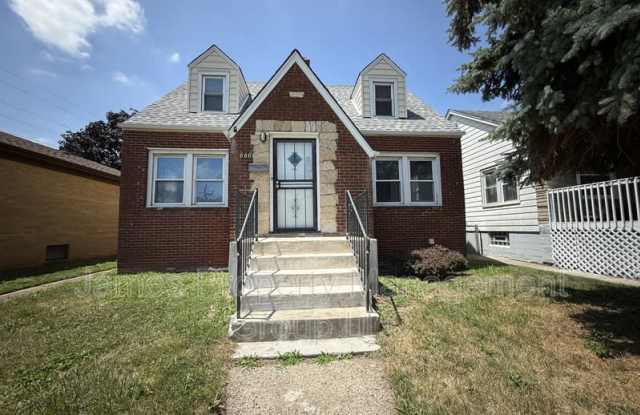 666 Greenbay Ave photos photos