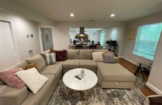 9869 Kingsman Drive Gallery 4