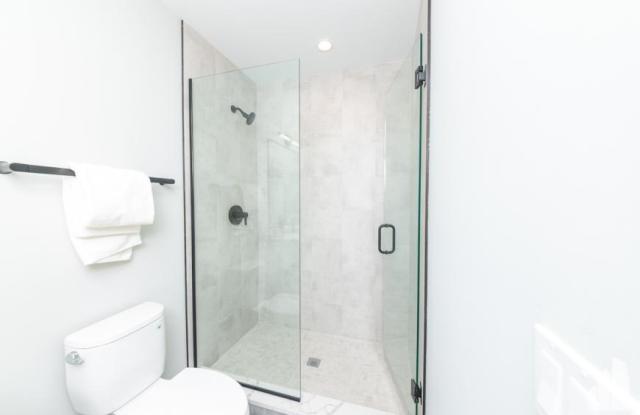 4409 N Seeley Gallery 4