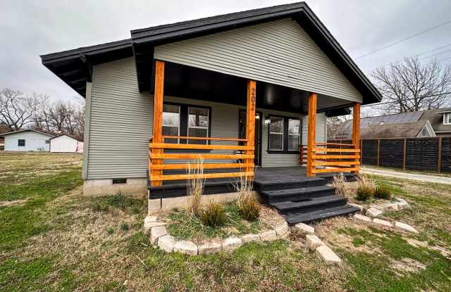 3bd/2ba Home for Rent - Gentry Charmer! Gallery 1