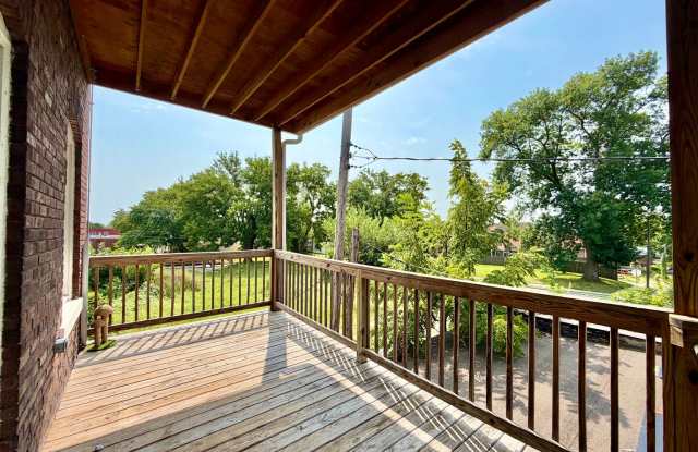 {2201 - D} Updated Pendleton Heights Condo Available Immediately Gallery 3