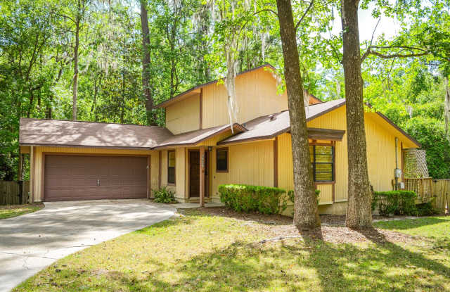 Check out this huge private fenced back yard at this Timberlane home! photos photos