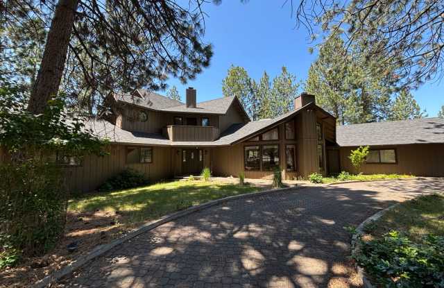 Stunning 3 Bed/ 2.5-Bath Home on the River - Riverbend Estates photos photos