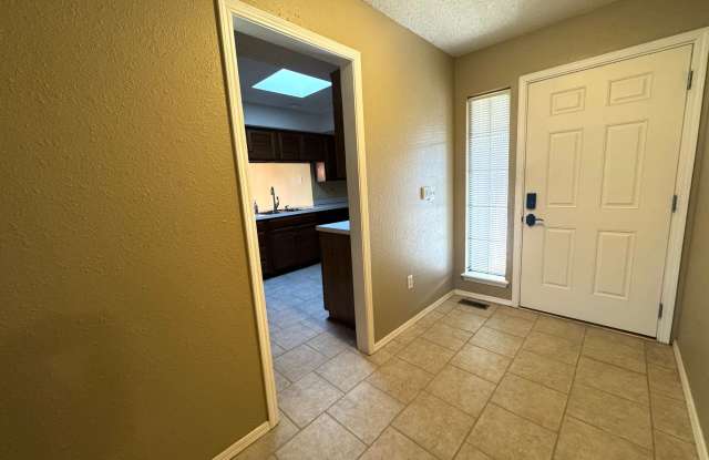 Beautiful 3 Bedroom 2 Bathroom Home in Union School district! Gallery 3