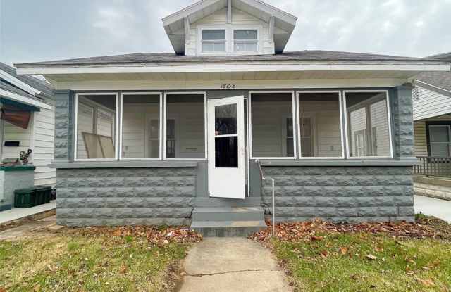 3 Bedroom Home W/ Detached Garage! Gallery 1