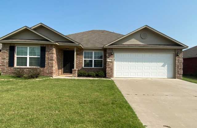 Charming 4 bed 2 bath in Hunters Spring *  Mustang schools photos photos