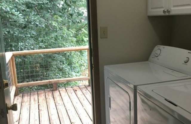 2 bed 1 bath duplex on Barber St. Gallery 4