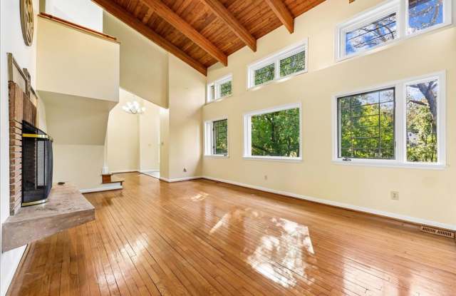 Spacious 5BR/3.5 BTH oasis available NOW in Silver Spring,MD Gallery 1
