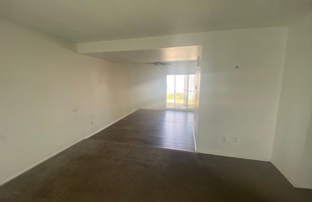 Nice 3 bedroom townhome in Aurora Gallery 4
