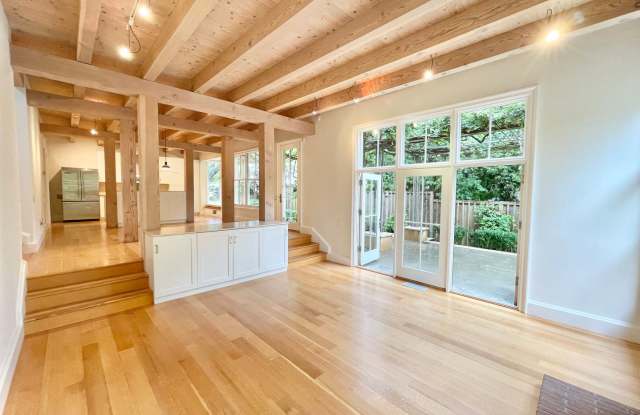 3BD 2.5BA Sycamore Park Architectural Masterpiece! Parking! Laundry! Garden. Pet.  PROGRESSIVE Gallery 1