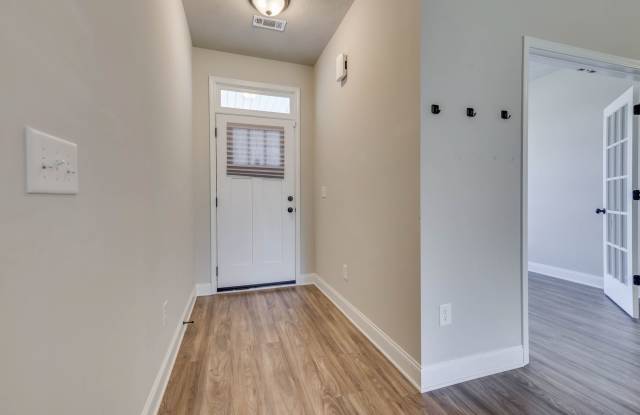 Beautiful and space saving luxury in Deodar Plantation!  ***FREE RENT!! (with approved credit) *** Gallery 4