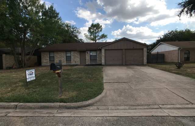 5732 MacDougall Dr - 5732 Mac Dougall Drive, Haltom City, TX 76148