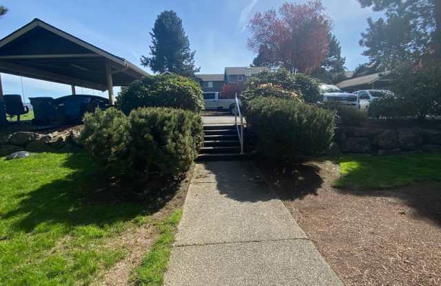 Renovated 2-Bedroom Townhome with Mountain Views in Monroe Gallery 3