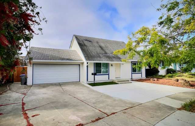 4 BD/2 BA Home with Spacious Backyard and Modern Amenities photos photos