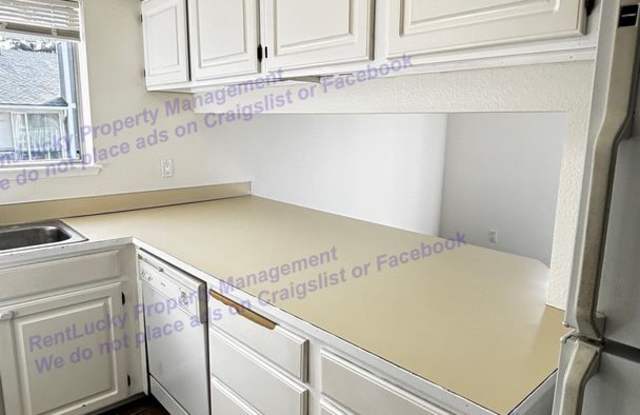 Cute 2-Bedroom Unit in Nice 4-plex in Great Enumclaw Location!! Gallery 4