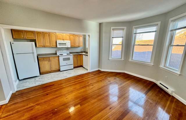 Charming Top-Floor 1-Bedroom Apartment | No Broker Fee! - 20 Huss Court, Lynn, MA 01902