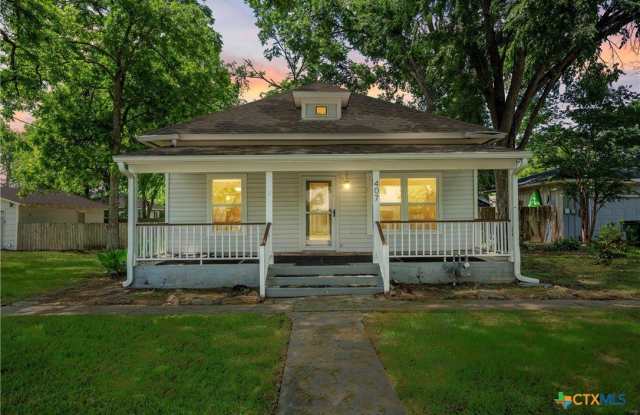 407 E 7th Street - 407 East 7th Street, Cameron, TX 76520