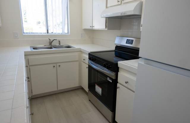 2 bed/ 1 bath Townhouse with a garage Gallery 4