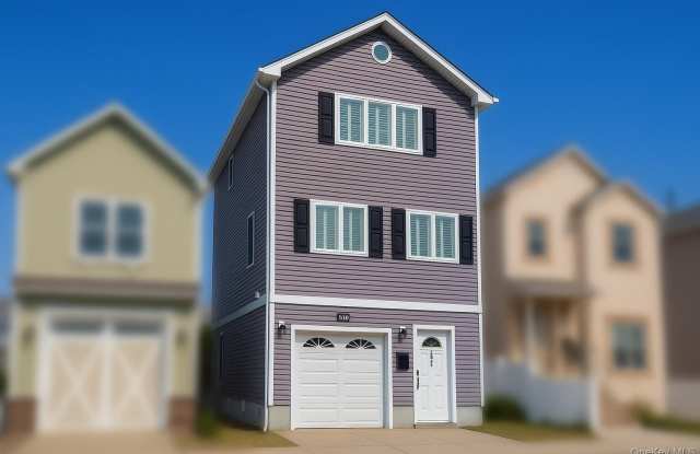 243a Sportsmans Avenue photos photos