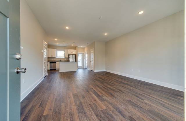Like New 2 Bed, 2.5 Bath Townhome w/ Pool and Fitness Center photos photos