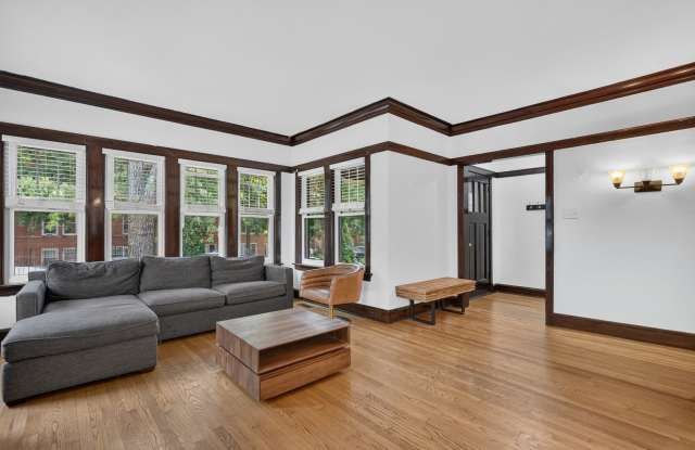 4940 N Whipple Street Gallery 2