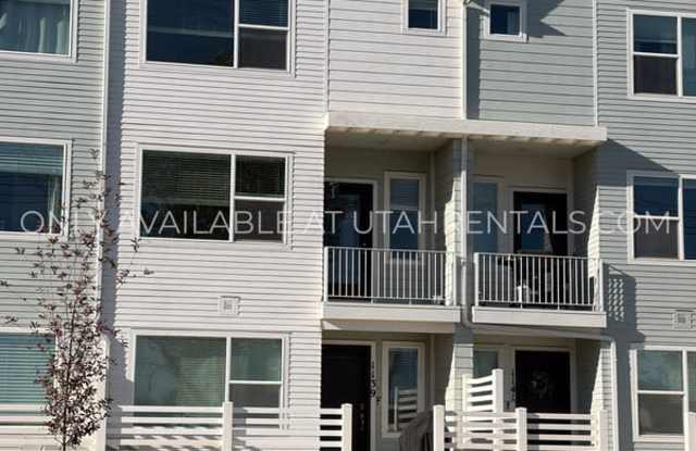 1139 E Hatch Row Gallery 1