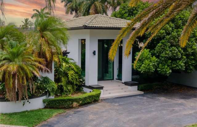 7300 SW 77th Ave photos photos