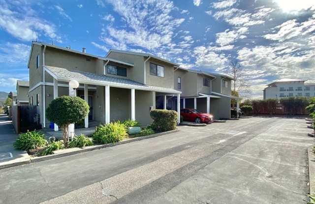 Beautifully Renovated Two Bedroom Napa Townhome - 120 Adobe Lane, Napa, CA 94559