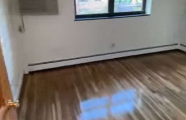 2bed with living room apartment in Newton Auburndale now available Gallery 3
