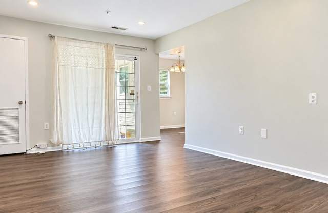 Bright & Spacious 3 Bedroom 2 Bathroom Condo in Ellicott City Gallery 3