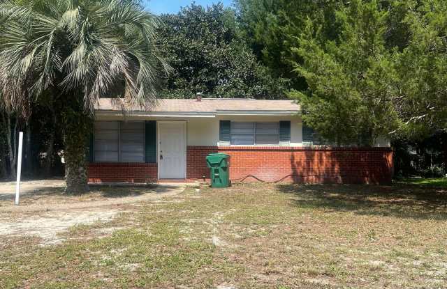 3 Bedroom/ 1 1/2 Bath House - GREAT LOCATION photos photos