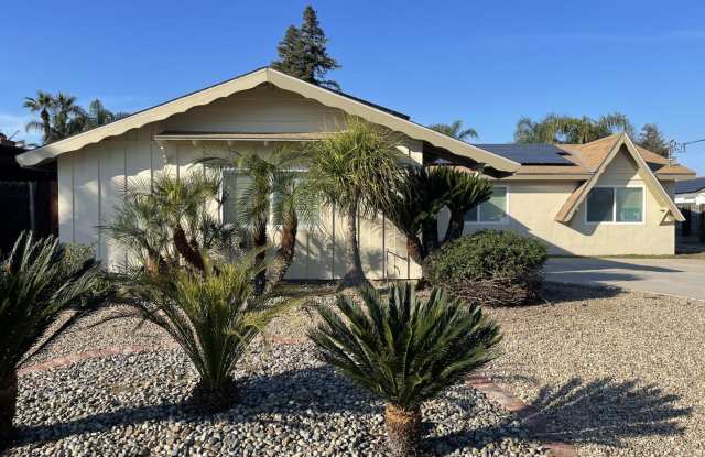 Spacious Country Home with Pool, Spa, and Solar! MOVE IN SPECIAL photos photos