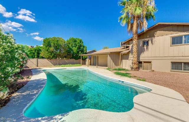 SPACIOUS HOME NEAR ASU! HUGE BACKYARD WITH SPARKLING POOL AND COVERED PATIO! - 3418 South Oak Street, Tempe, AZ 85282