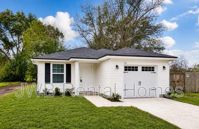 2376 1st St W photos photos
