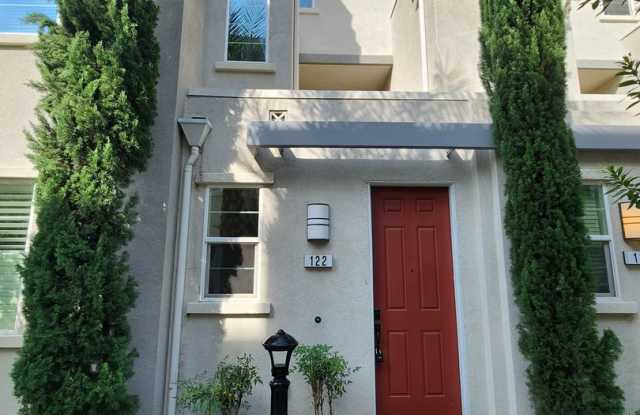 Upland 3 Bedroom Townhouse Gallery 1