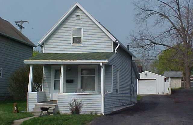 1528 S Pennsylvania Ave - 1528 South Pennsylvania Avenue, Lansing, MI 48910