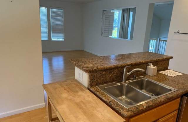 11 Royal Oak CT Gallery 2