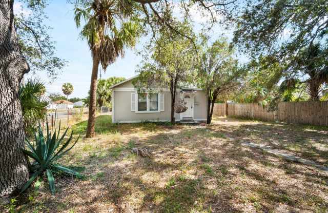 Charming 2 Bed, 2 Bath Newly Remodeled Home Corner Lot in St. Pete! Gallery 4