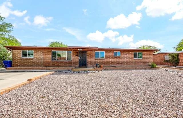 Spacious 4-Bedroom Home Near UA Banner Health! photos photos Spacious 4-Bedroom Home Near UA Banner Health! photos photos