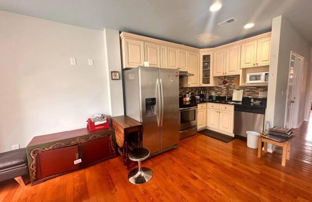 1658 33RD Street NW - 1658 33rd Street Northwest, Washington, DC 20007
