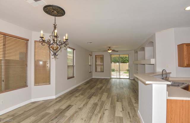 5921 W CHARLOTTE Drive Gallery 4