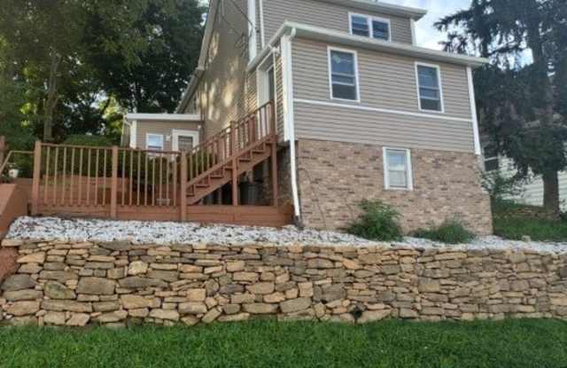 95 Thompson Ave photos photos