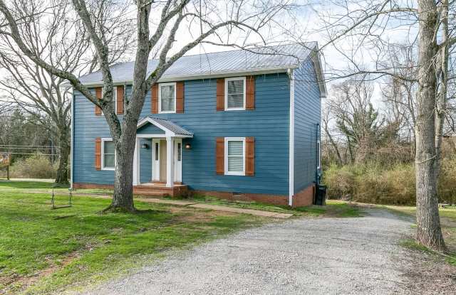 Renovated 2 Bed/1.5 Bath Duplex in Columbia, TN! Gallery 3