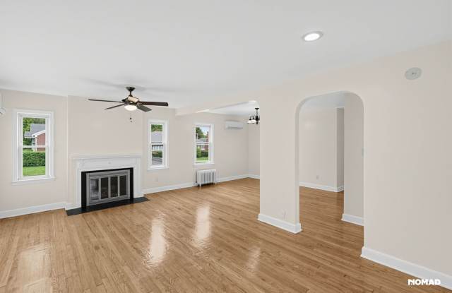 Charming 3BR House in Albany Gallery 1